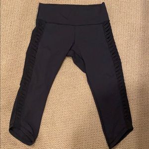 Lululemon Cropped Black Leggings W/Mesh - Size 12